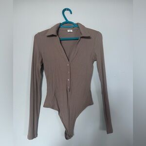 Taupe Aritzia Wilfred Ribbed bodysuit size small 🤎